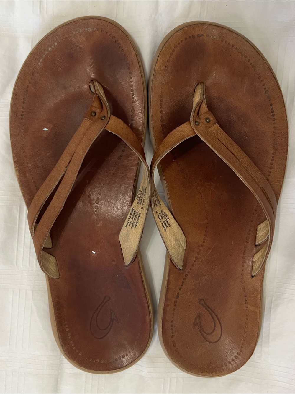 OluKai Brown Leather Thong Flip Flop Sandals Woman’s Size 6